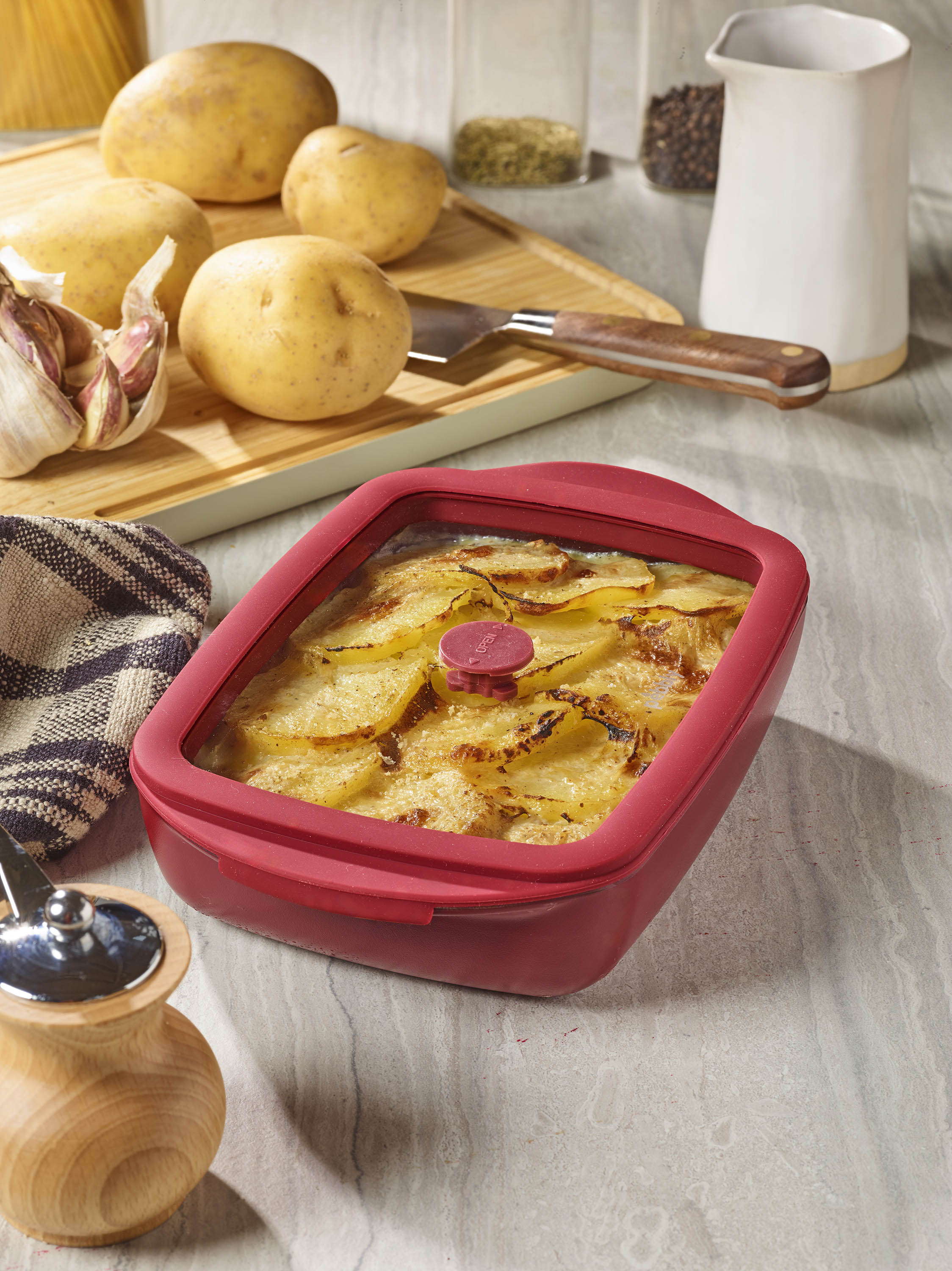 Rectangular Glass Oven Dish with Lid – 0.8L Cream