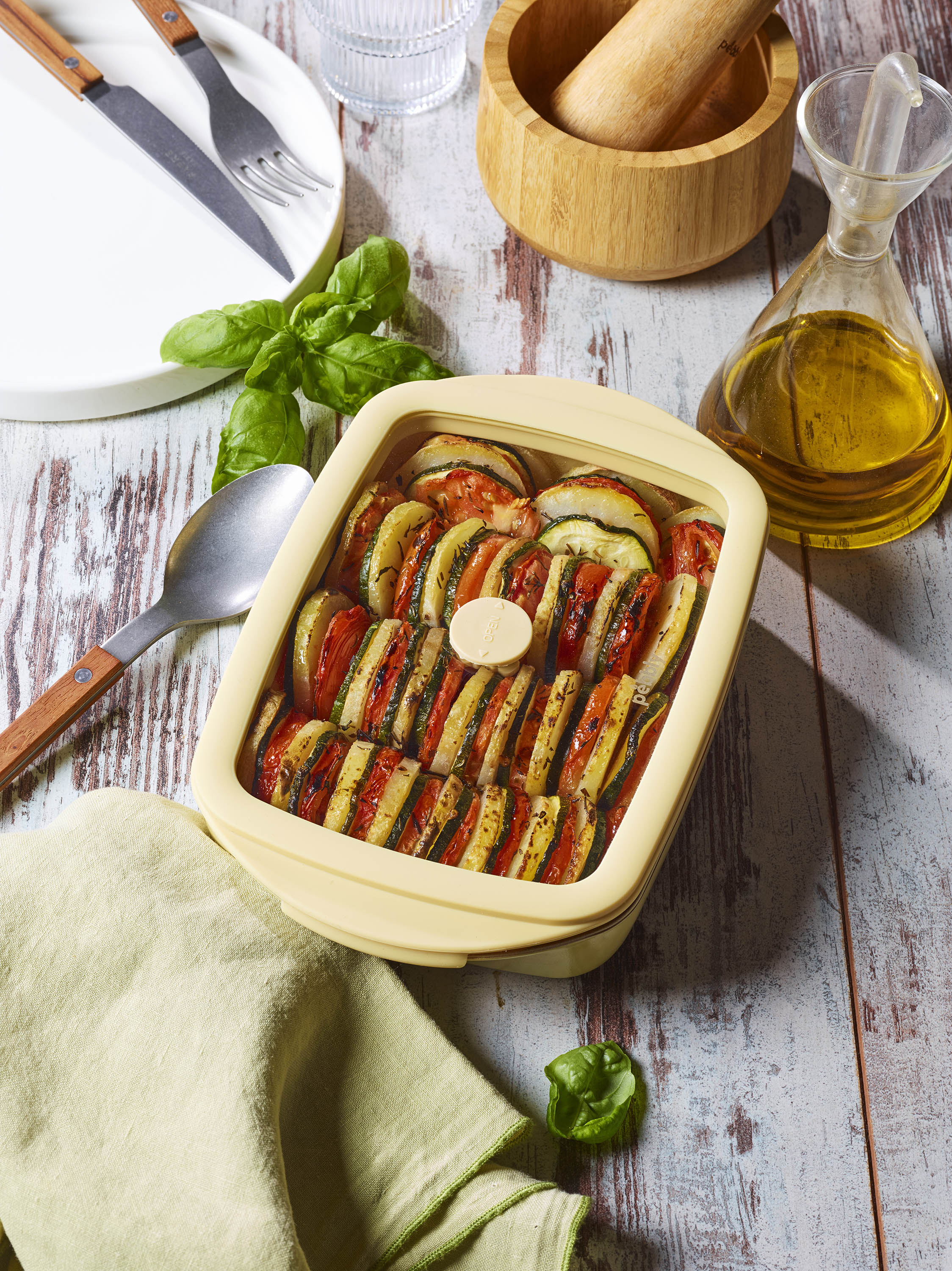 Rectangular Glass Oven Dish with Lid – 0.8L Cream