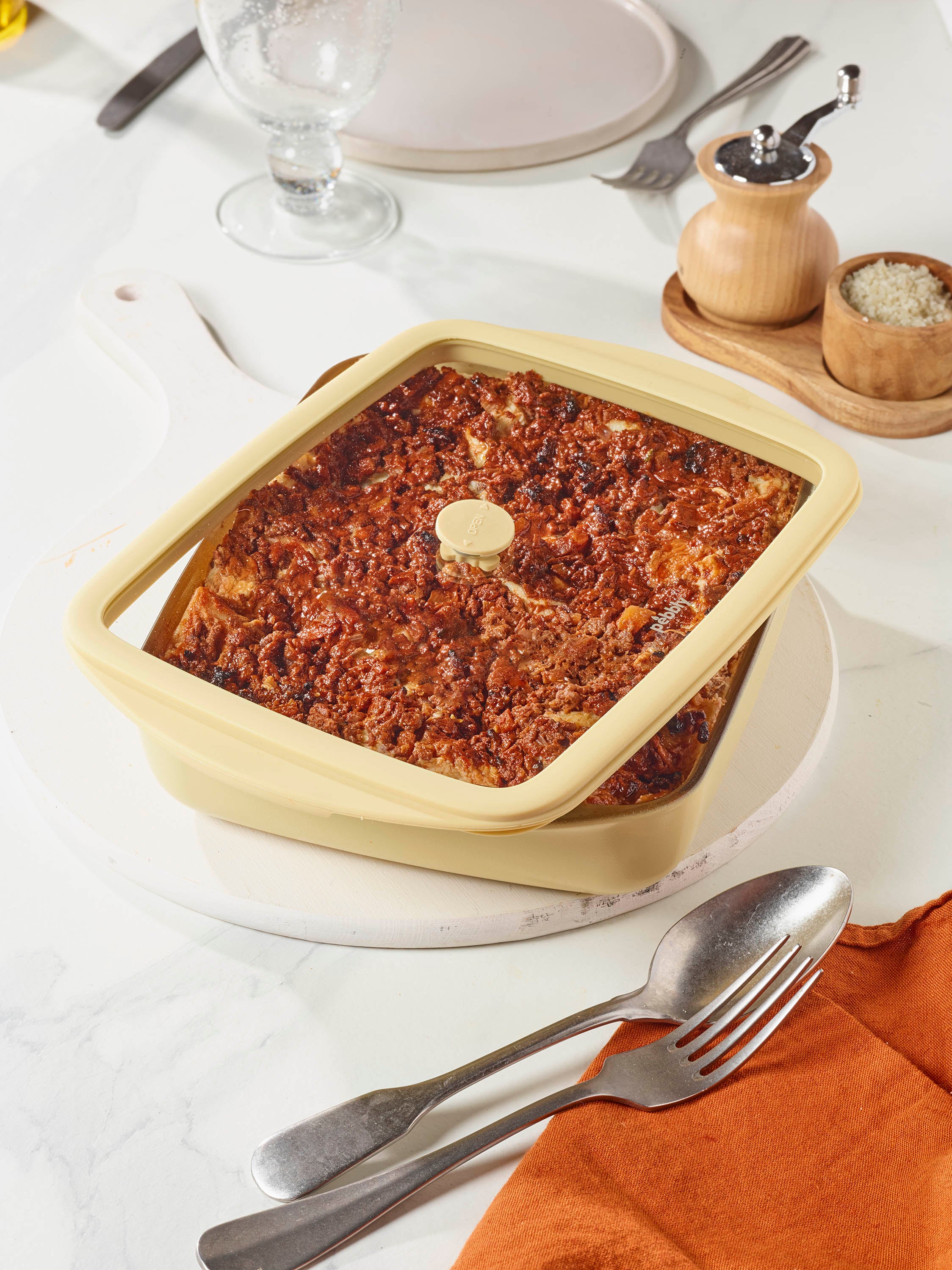 Rectangular Glass Oven Dish with Lid – 1.6L Cream